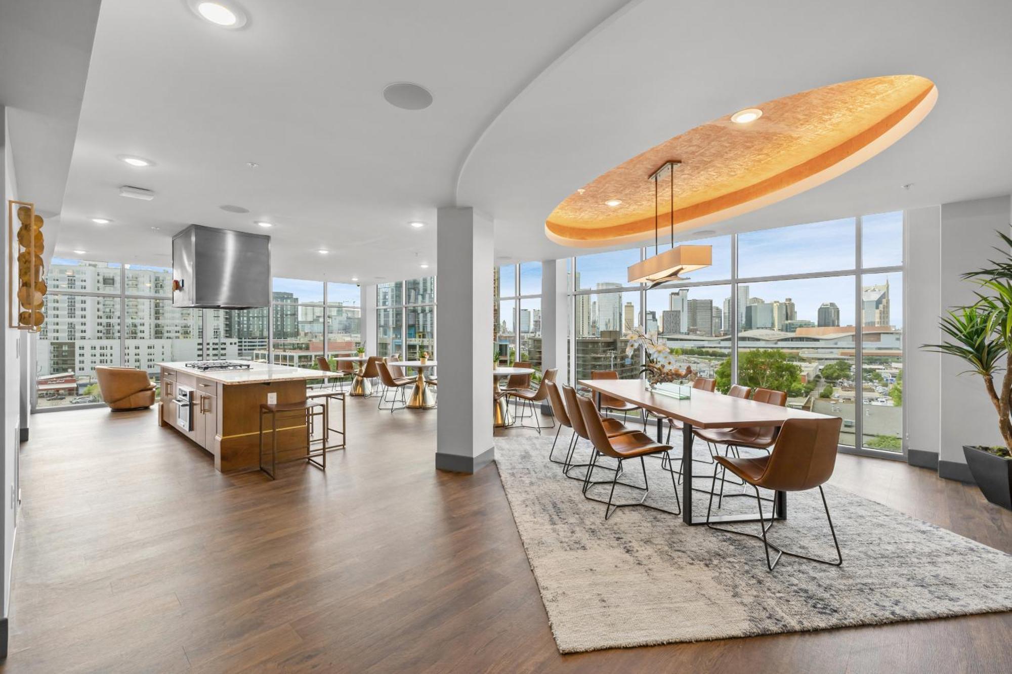 נאשוויל Midnight Manor Penthouse Suite The Gulch מראה חיצוני תמונה