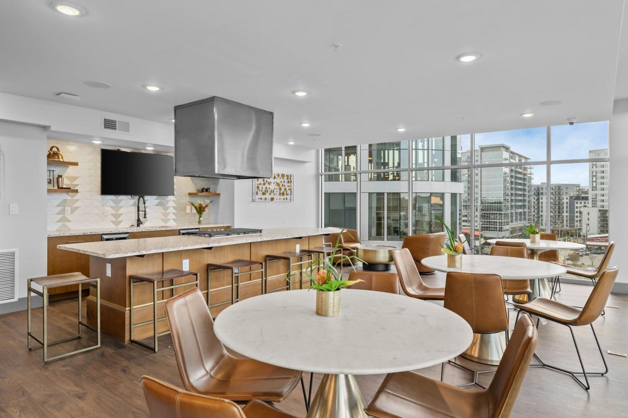 נאשוויל Midnight Manor Penthouse Suite The Gulch מראה חיצוני תמונה