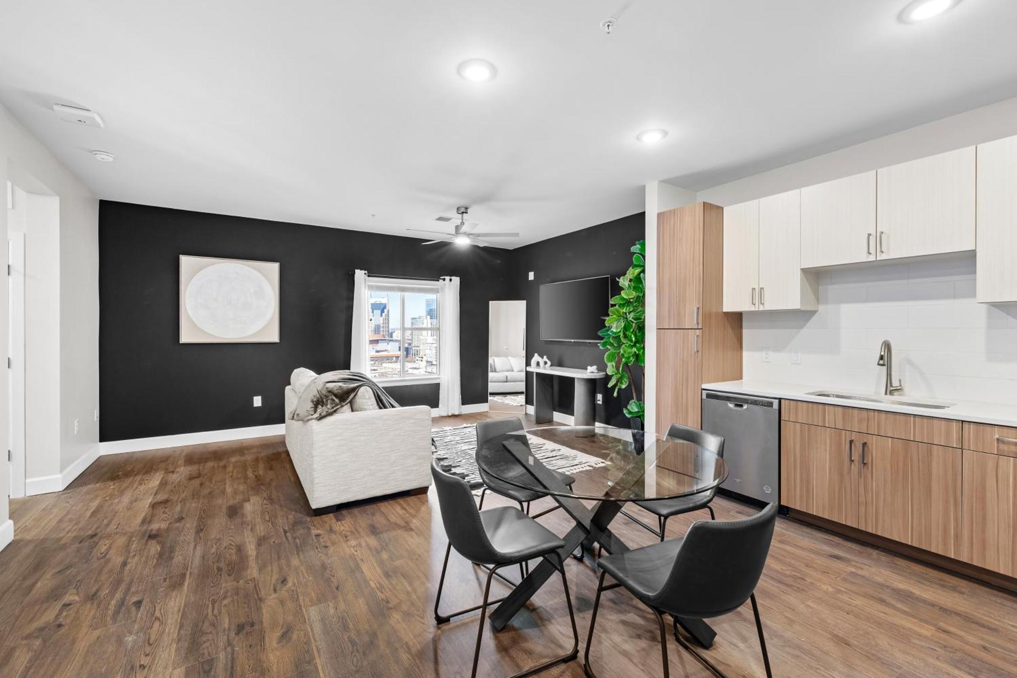 נאשוויל Midnight Manor Penthouse Suite The Gulch מראה חיצוני תמונה