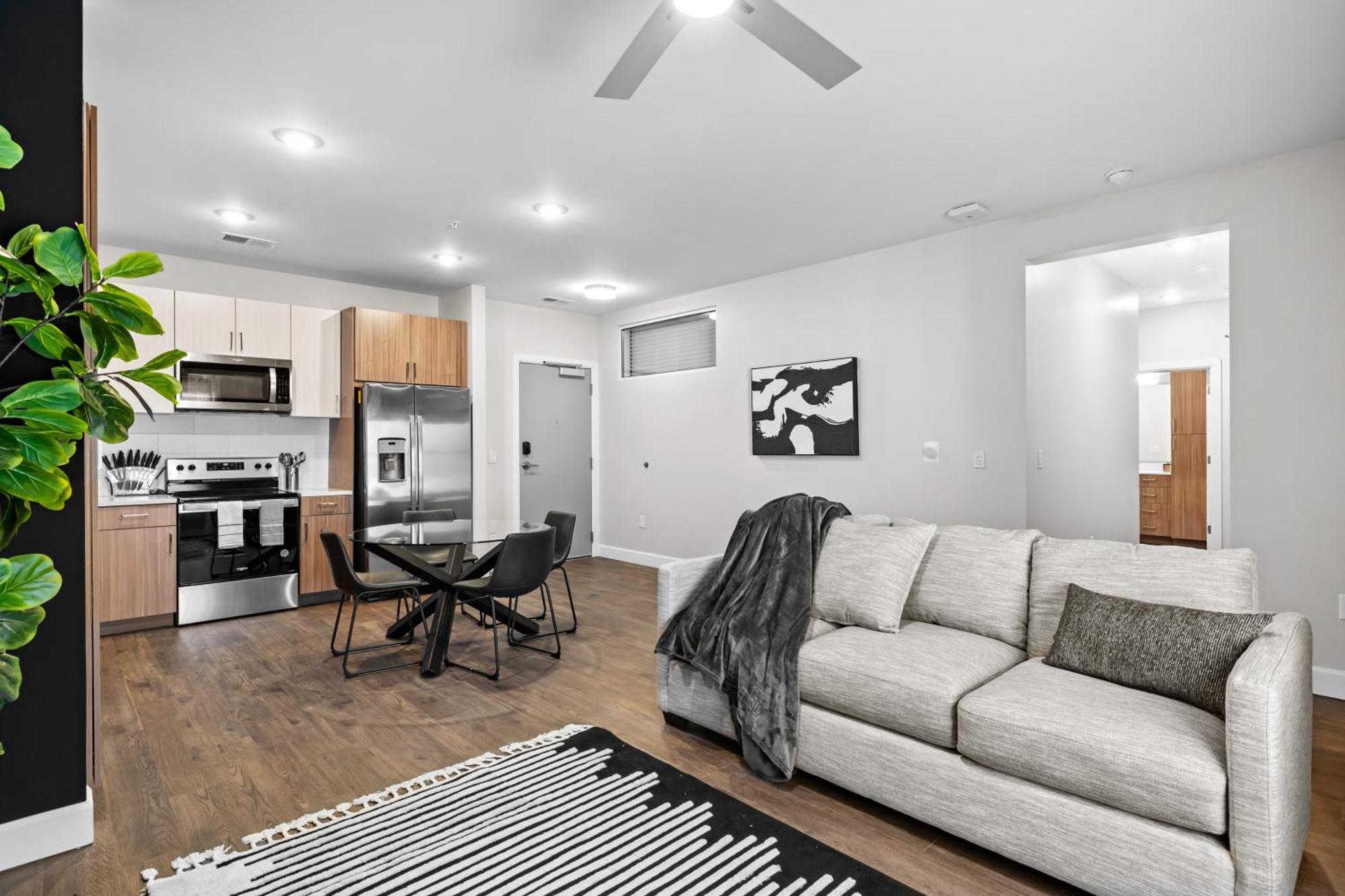 נאשוויל Midnight Manor Penthouse Suite The Gulch מראה חיצוני תמונה